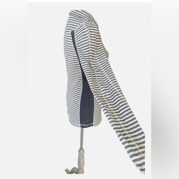 Lululemon Run Trail Tech Cross Neck Stripe Pulpover Gray White - Picture 4 of 5